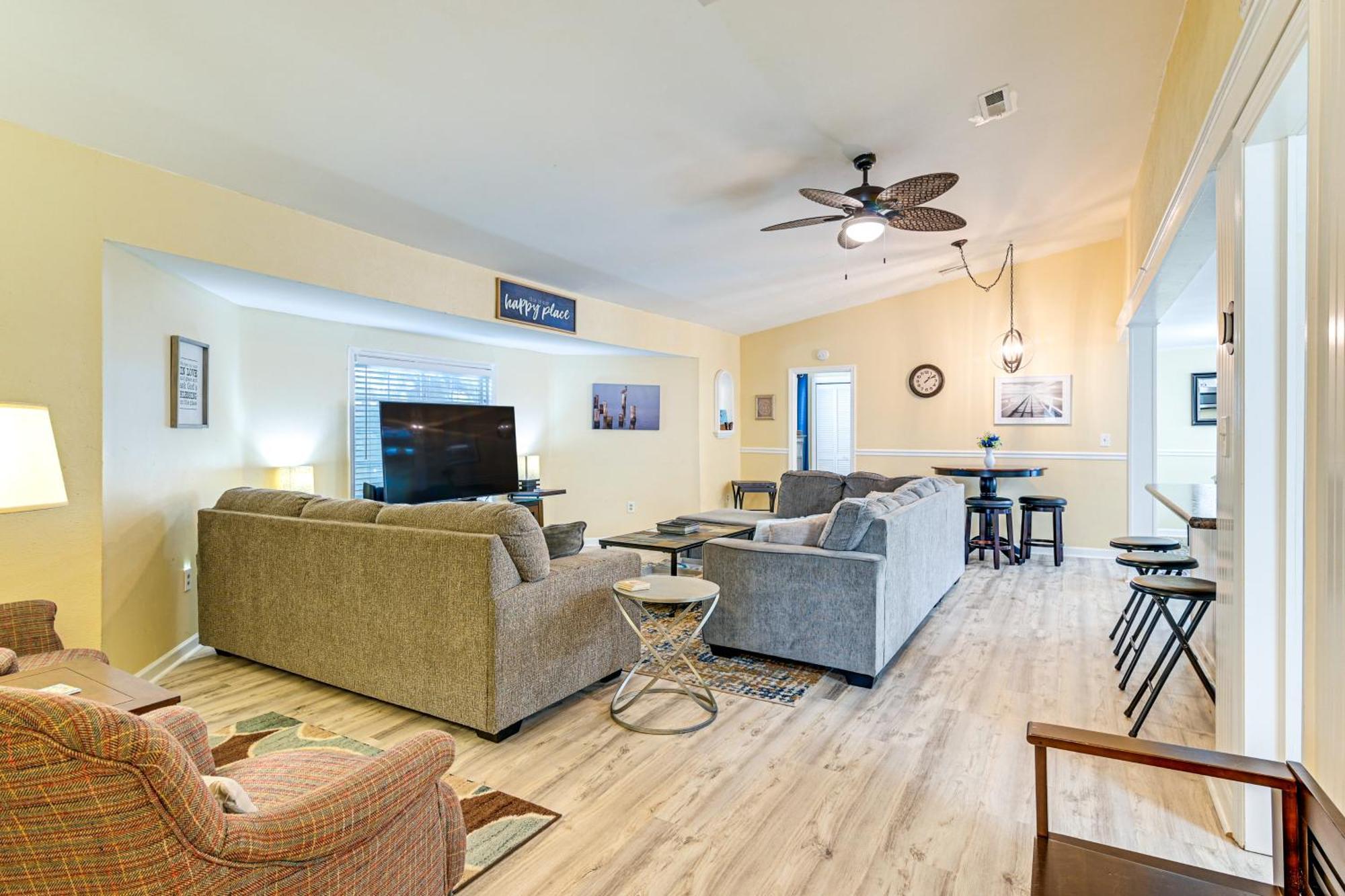 Lovely Myrtle Beach Getaway - Walk To Beach! Exterior photo